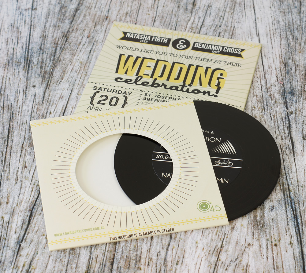 wedding-invitation-vinyl-cd-record-style-wallet-7